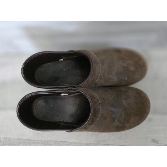Dansko Professional Camo Suede  Womens Brown Camouflage Clogs 40 - Picture 2 of 6